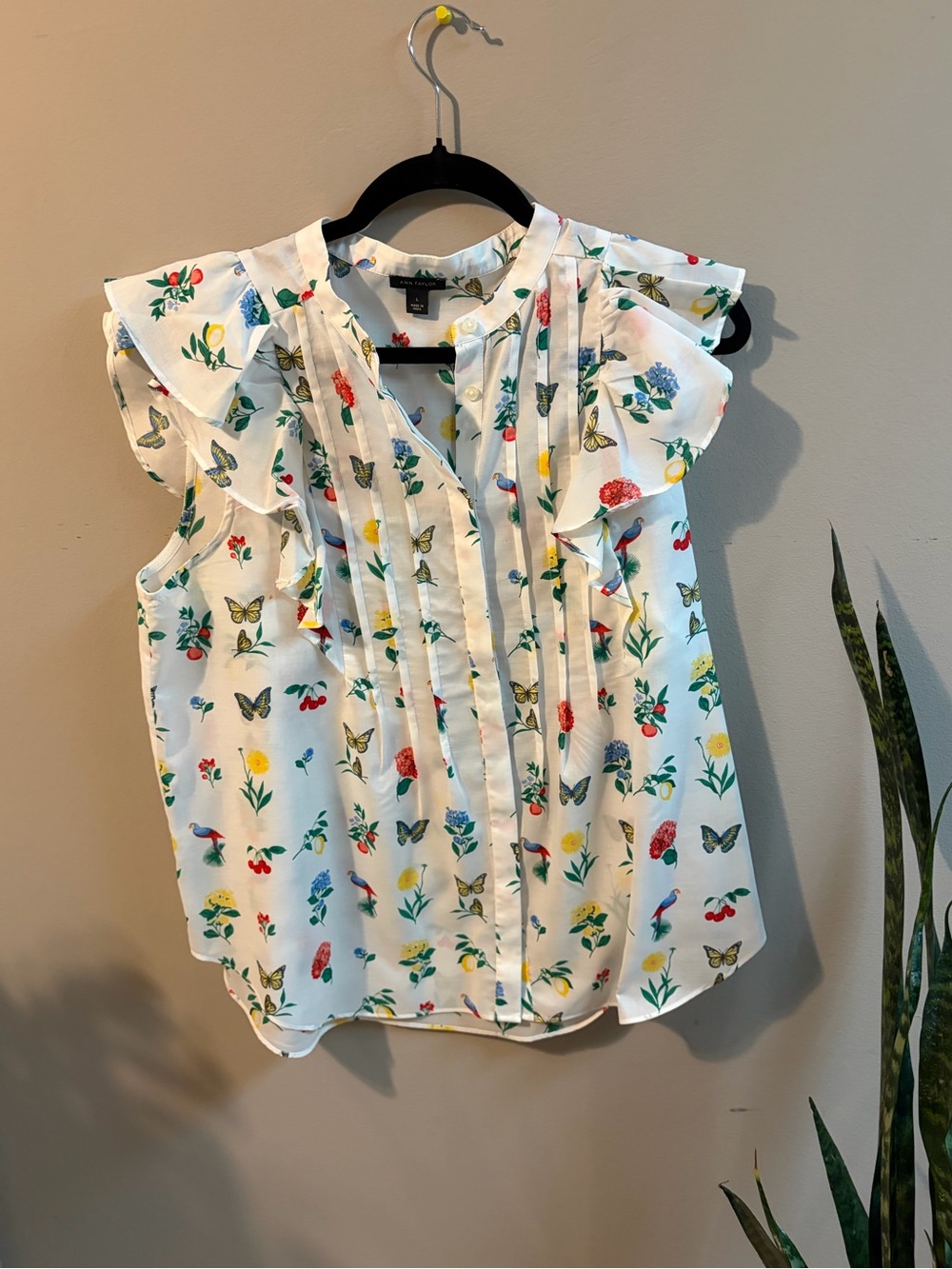 Ann Taylor White Garden Print Ruffle Blouse | Size L
#0021